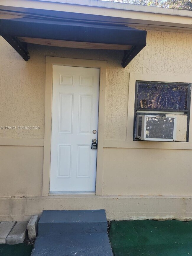 Foto del edificio - 842 NW 107th St