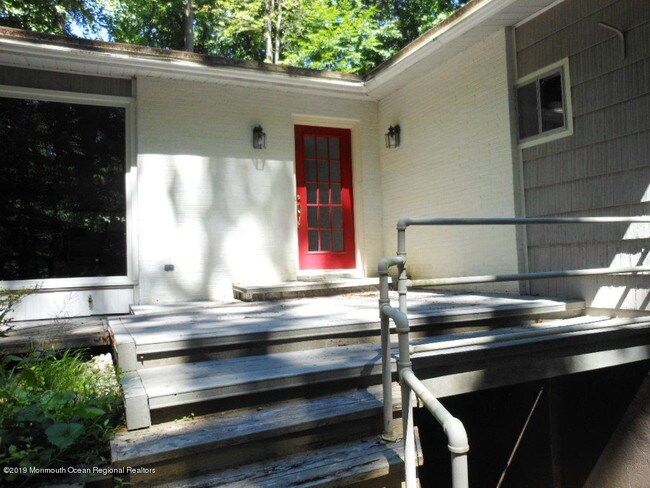 Building Photo - 7 Stillwell Dr