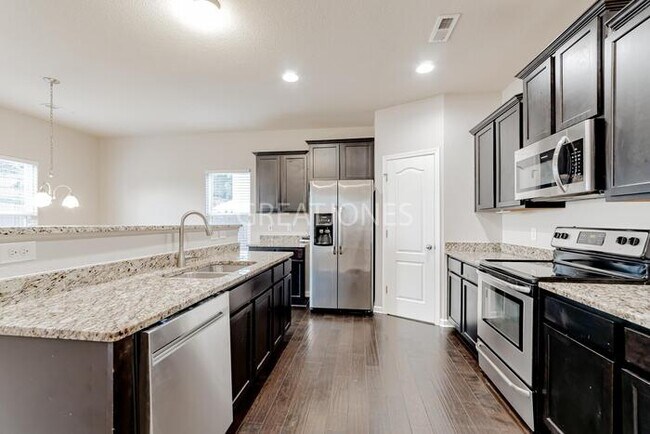 Building Photo - 9235 Avery Meadows Dr