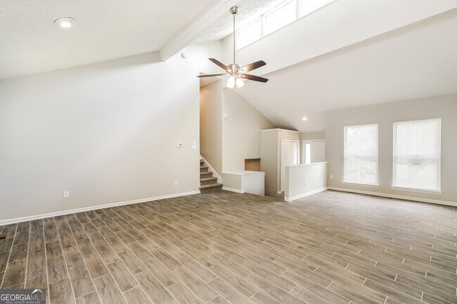 Building Photo - 701 Jamestown Pl