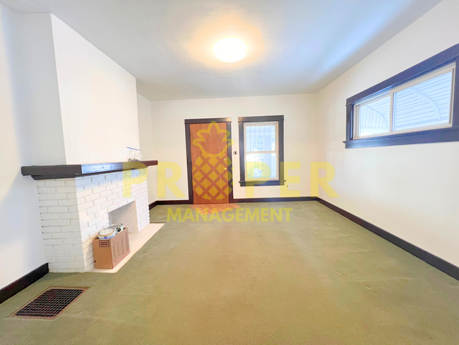 Foto del edificio - 2 bedrooms 1 bathroom house