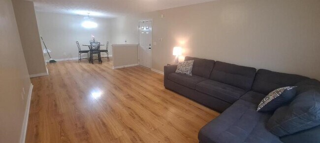 Building Photo - 8304 Fairington Ridge Cir