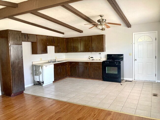 Foto del edificio - Open floorplan Home