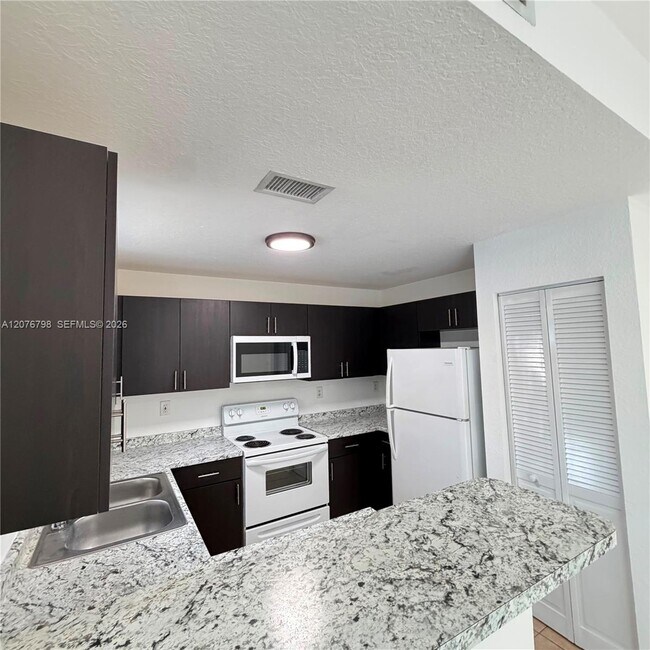 Foto del edificio - 923 SE 16th Ct