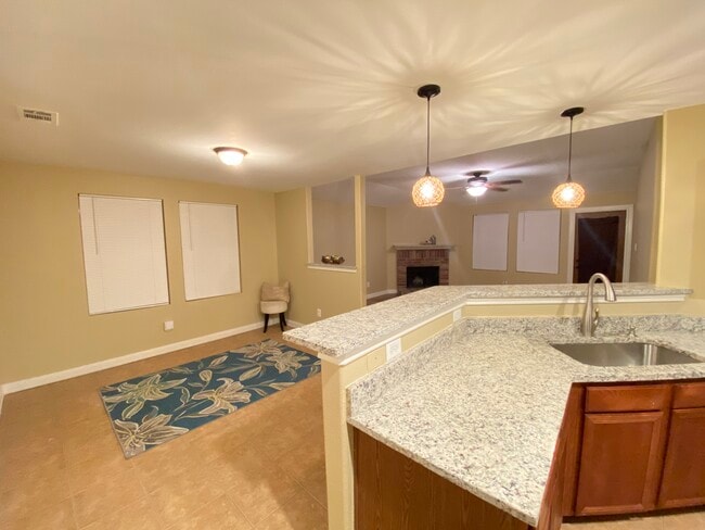 Building Photo - 513 Paddle Dr