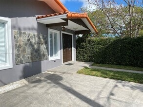 Building Photo - 3211 SW 27th St