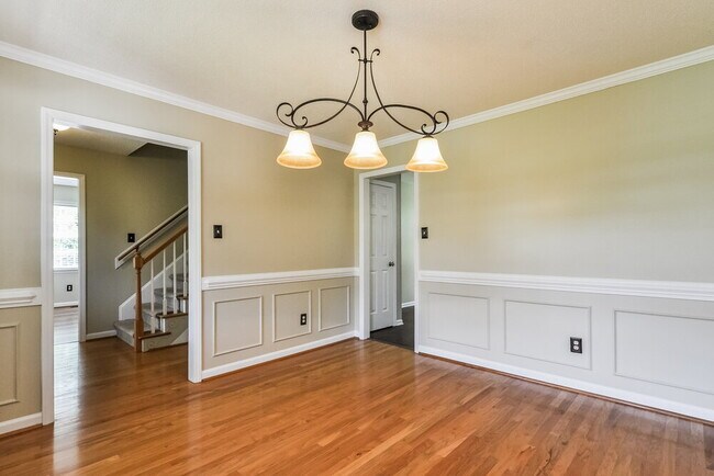 Building Photo - 120 Nightshade Ln