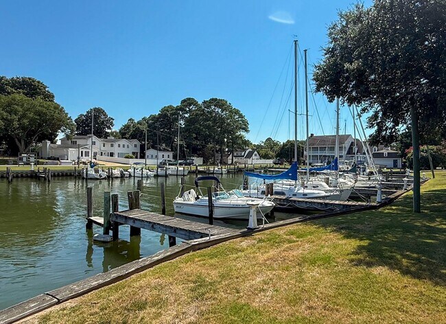 Building Photo - 3 Bedroom in Hampton Available Now!!