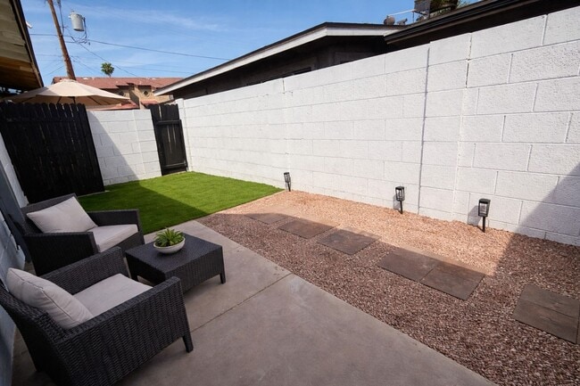 Building Photo - 7814 E Heatherbrae Ave
