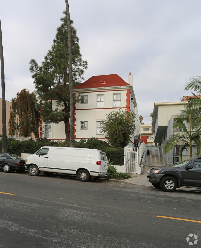 Building Photo - 321 S Kenmore Ave