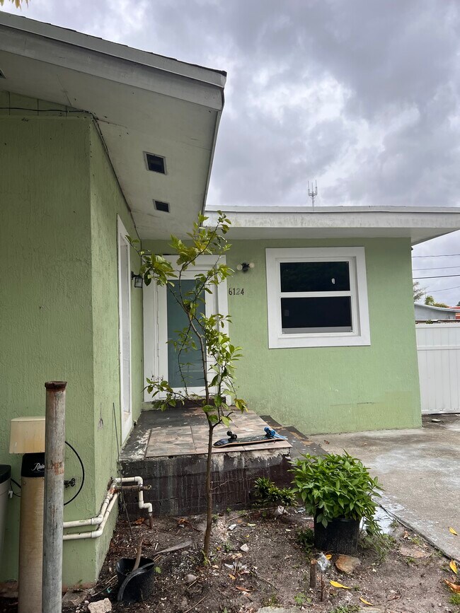 Foto del edificio - 6124 SW 38th St
