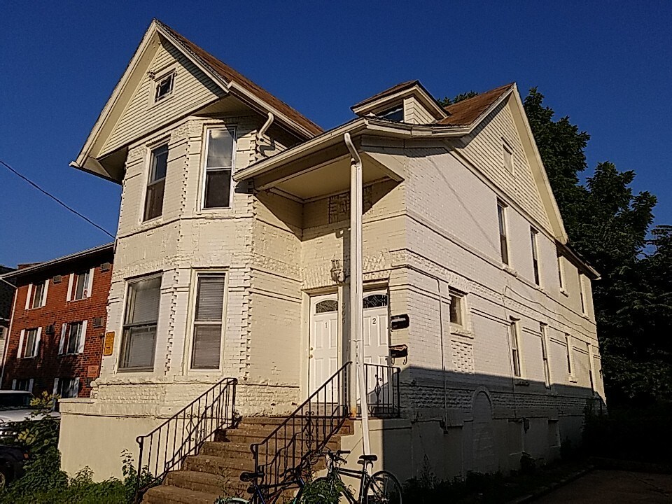 Primary Photo - 305 E Johnson St