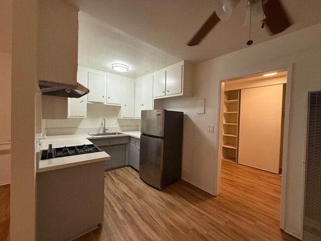 Building Photo - 4855 Lexington Ave