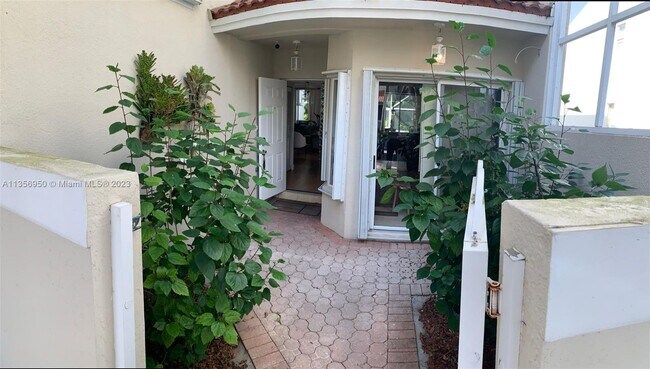 Foto del edificio - 9785 NW 45th Ln