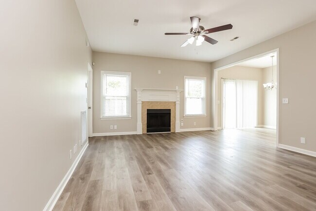 Foto del edificio - 903 Bexley Dr
