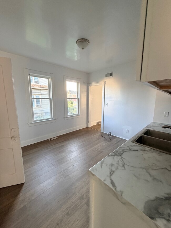 Building Photo - 1352 S 59th St