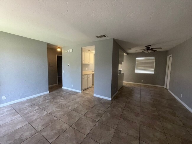 Foto del edificio - 13340 Navajo Rd