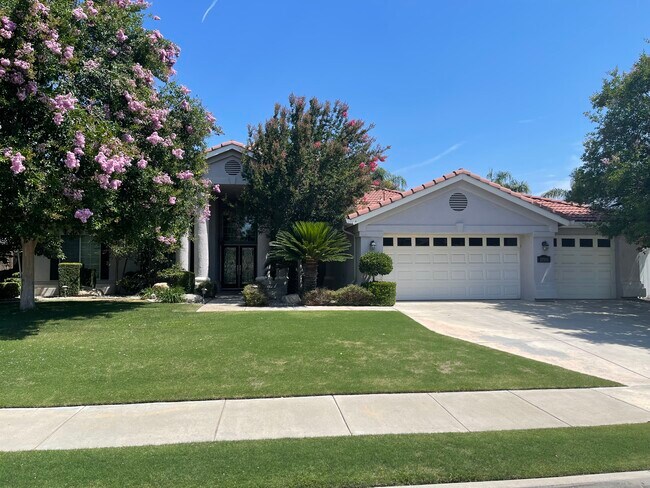 Foto del edificio - 10906 Iron Creek Ave