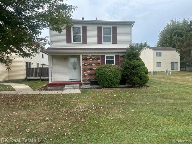 Building Photo - 2824 Roundtree Dr