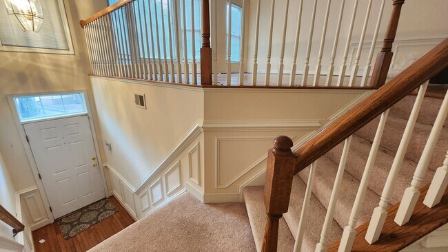 Building Photo - Fabulous Layout with this Beautiful Alexan...