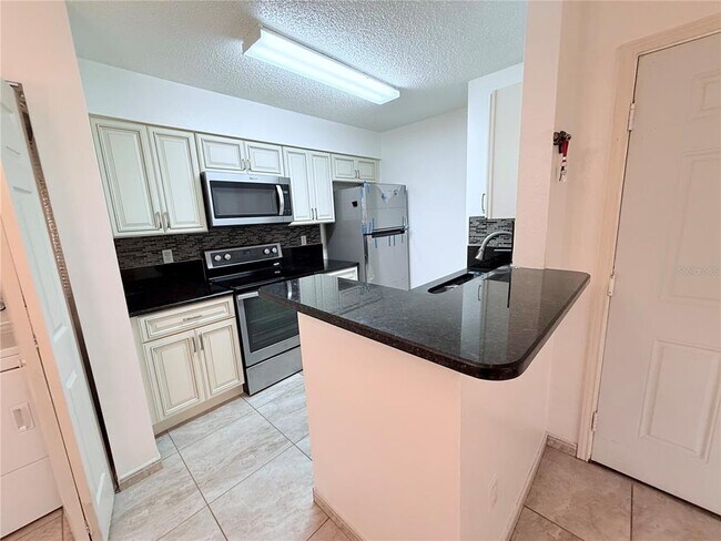 Foto del edificio - 717 Secret Harbor Ln