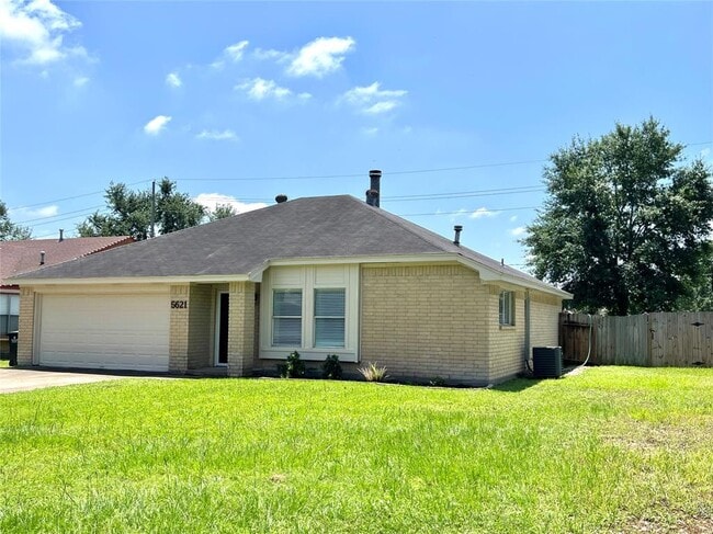 Foto del edificio - 5621 Village Way Dr.