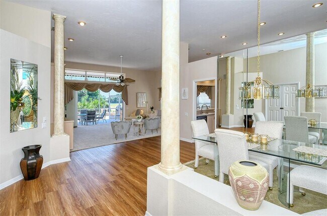 Foto del edificio - 8009 Hampton Ct