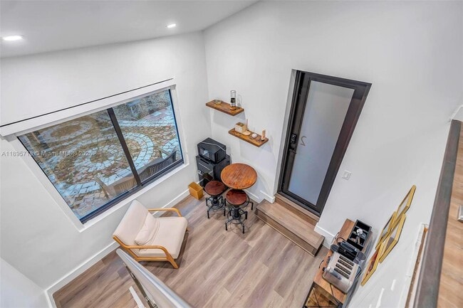 Foto del edificio - 870 NE 82nd St