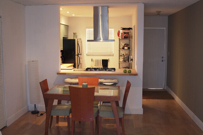 Comedor - 1615 Meridian Ave