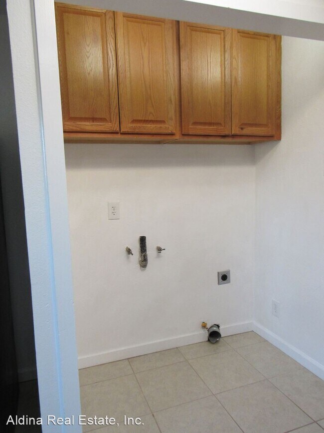 Building Photo - 2 br, 1 bath House - 2734 Freedom Blvd.