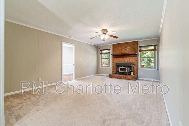 Foto del edificio - 8615 Beechbrooke Rd
