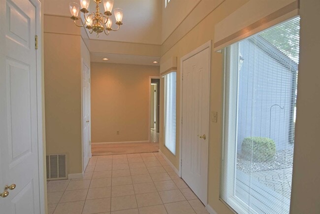 Building Photo - 44 Pond Dr E