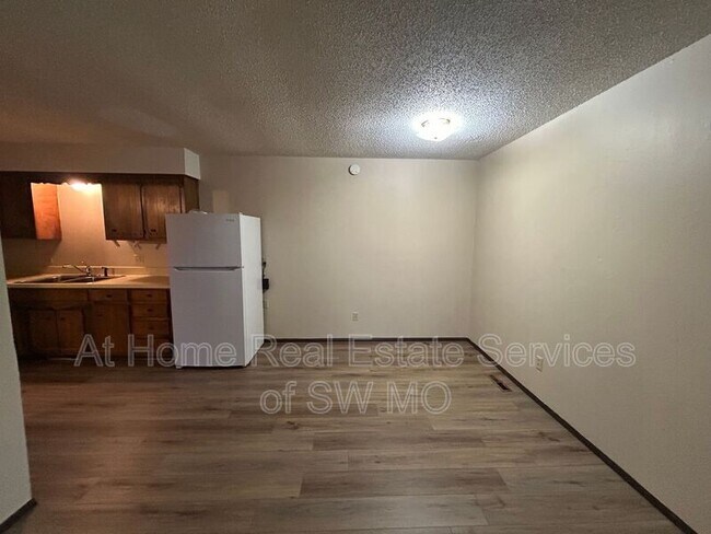 Foto del edificio - 3339 E Southern Hills Blvd