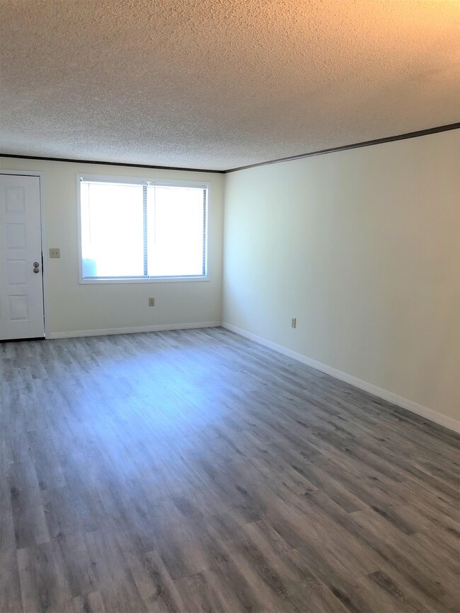 Building Photo - 15156 Pine Meadows Dr
