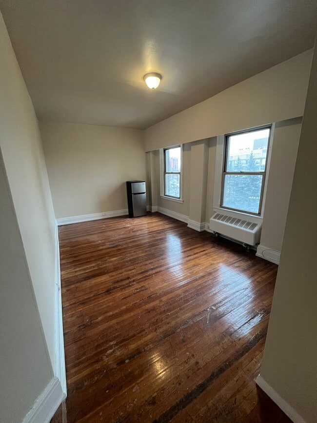 Building Photo - Studio Apartment All Utilities Included Av...