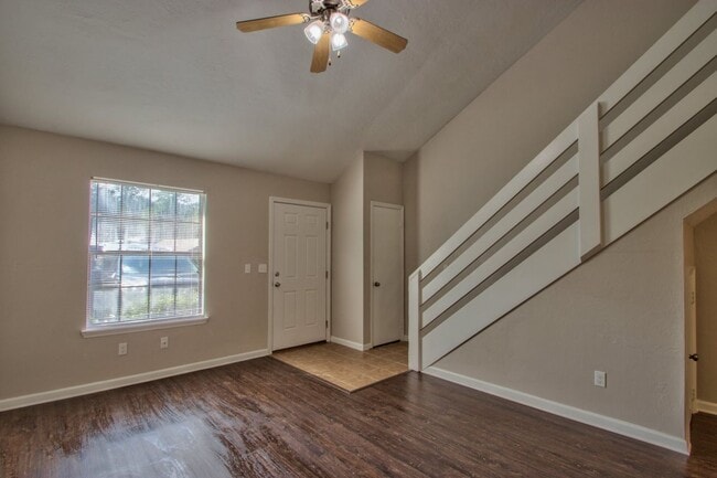 Building Photo - Charming Townhouse NW Tallahassee
