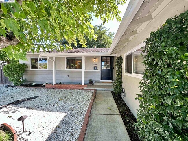 Building Photo - 1243 Missouri Dr