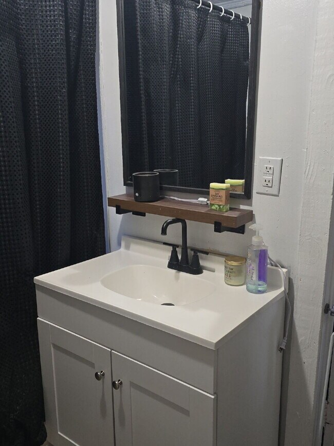 Foto del edificio - 2 bed 1 bath - Welcome to 409 Campbell Street