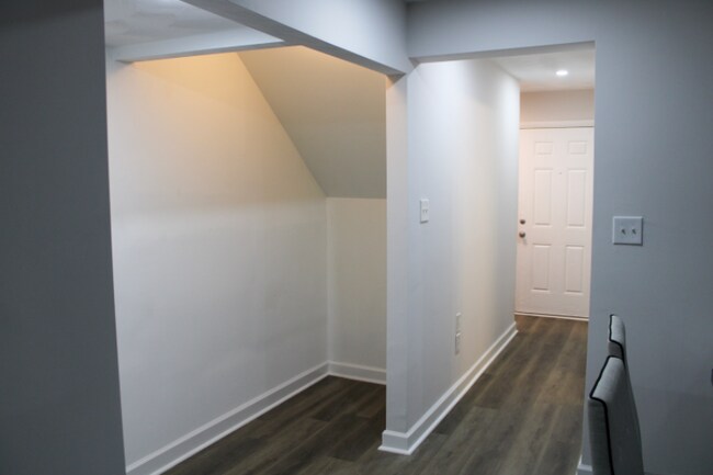 Building Photo - 4552 Greenwood Dr