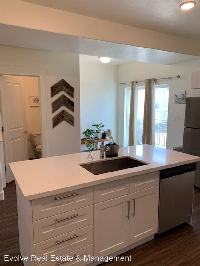 Building Photo - 4 br, 3.5 bath House - 1899 S 1030 W