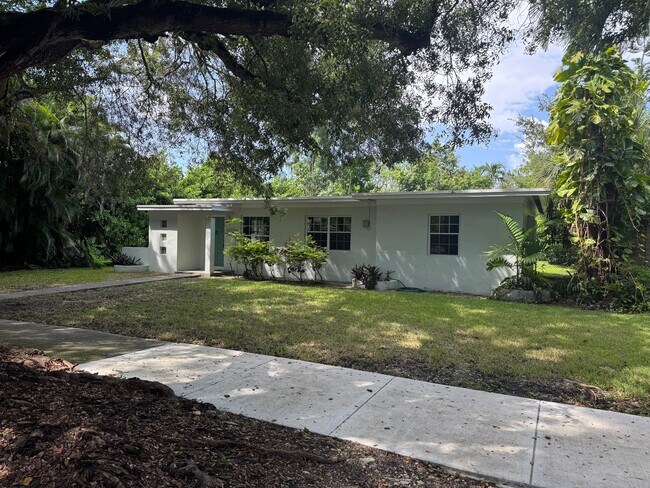 Building Photo - 5765 SW 48th St