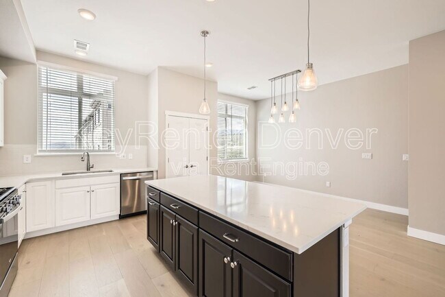 Foto del edificio - 15592 W Warren Ave
