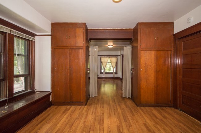 Building Photo - 427 SW 5th St