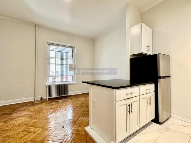 Building Photo - 328 W 83rd St