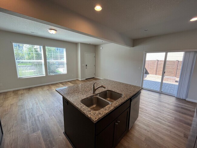 Foto del edificio - Three Bedroom House in SE Bend