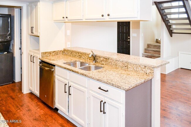 Building Photo - 5023 E Siesta Dr