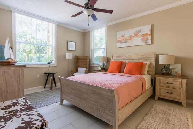 Building Photo - 720 S Sapodilla Ave