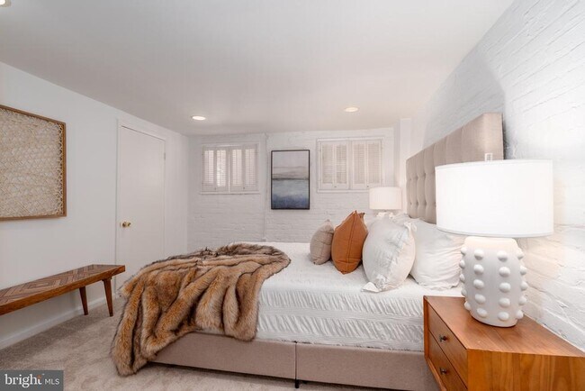 Foto del edificio - 1683 35th St NW