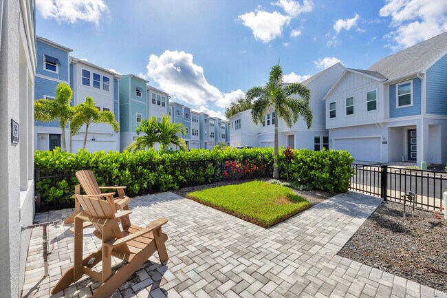 Foto del edificio - 2353 Lindstrom St