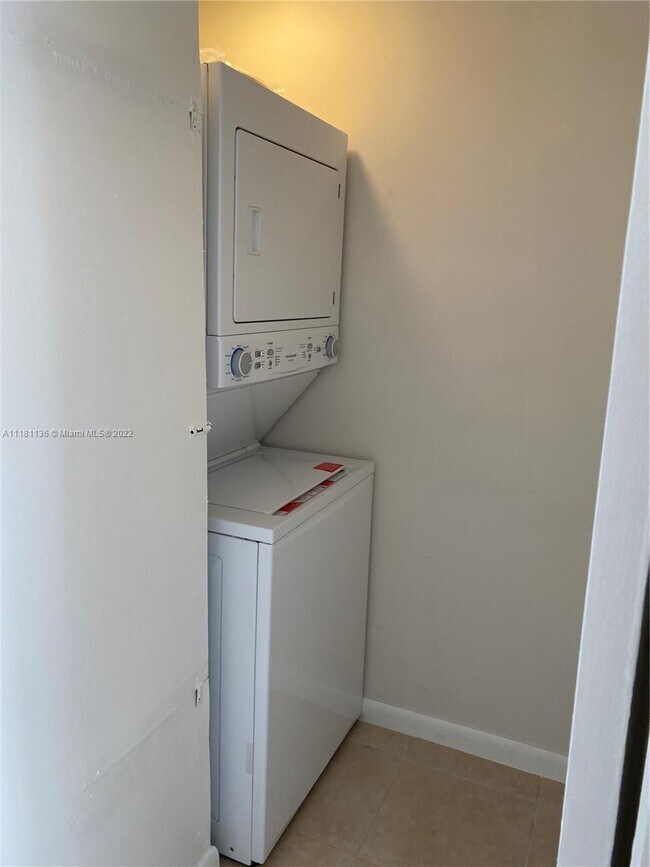 Foto del edificio - 543 SW 61st Terrace